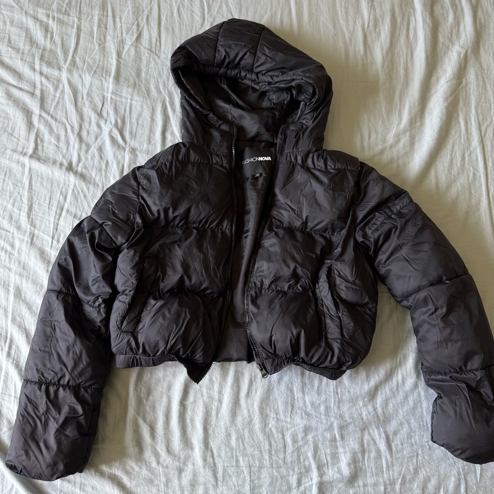 Fashion Nova cropped puffer